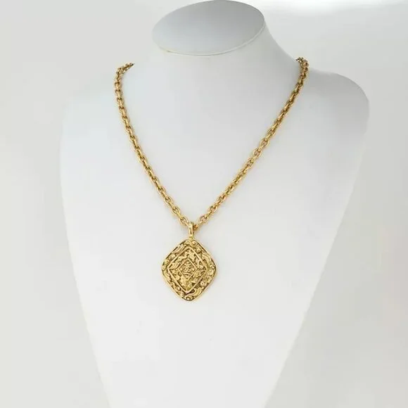 CHANEL CC Logos rhombus Charm Necklace 35 Gold Tone Auth #22400
